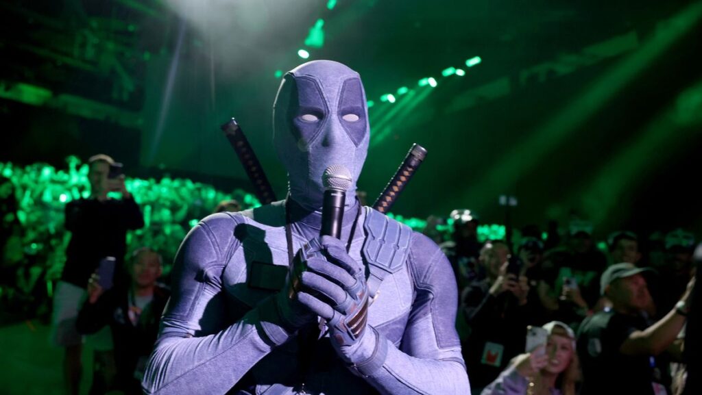 Ryan Reynolds crashes Comic-Con in Deadpool disguise for huge announcement