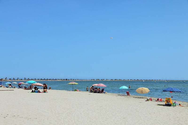 Police scramble to a packed La Manga beach after a ‘suspicious package’ washed up ashore Police scramble to a packed La Manga beach after a ‘suspicious package’ washed up ashore