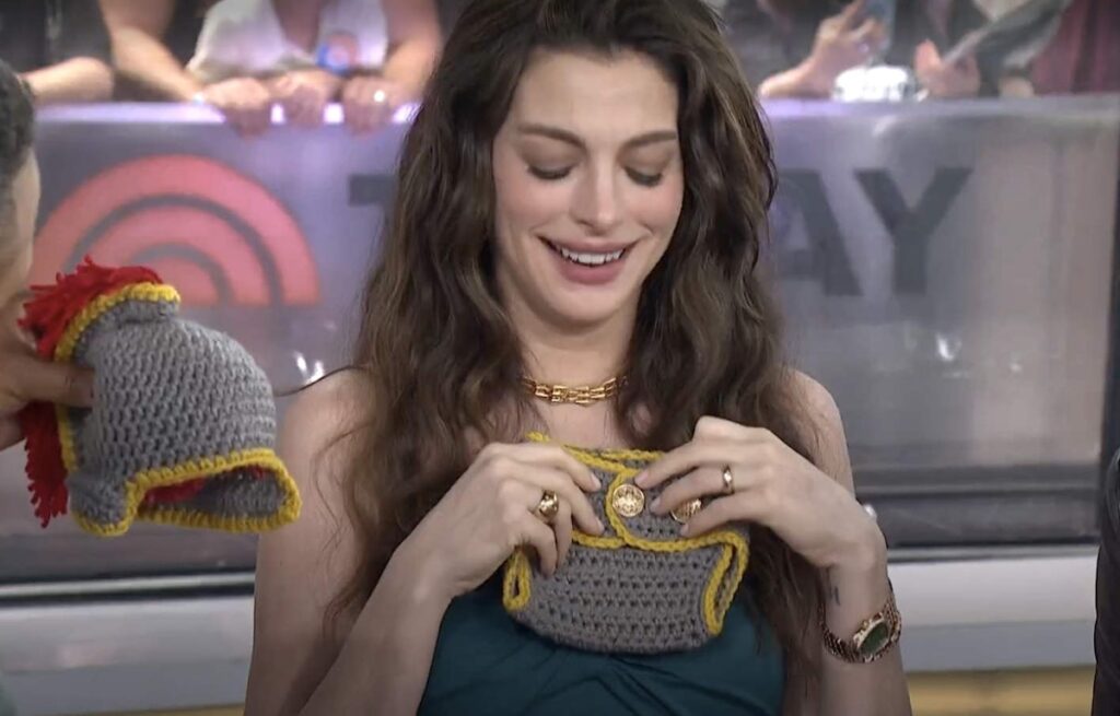 Pregnant Anne Hathaway gets emotional at ‘The Odyssey’-themed baby gift Pregnant Anne Hathaway gets emotional at ‘The Odyssey’-themed baby gift