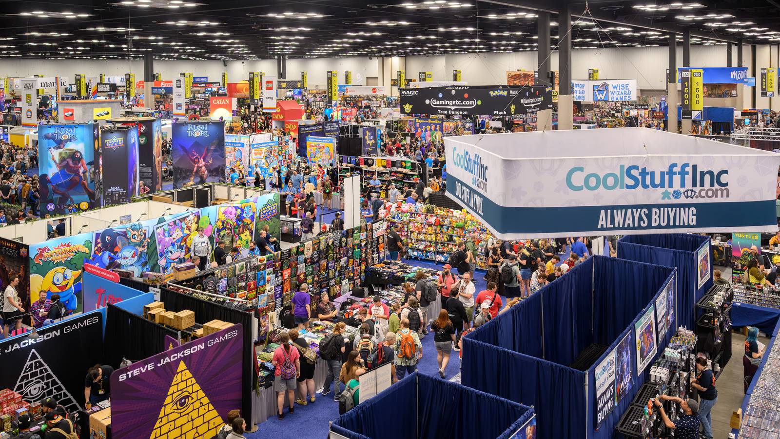 Huge crowds are gathered in the Gen Con exhibit hall