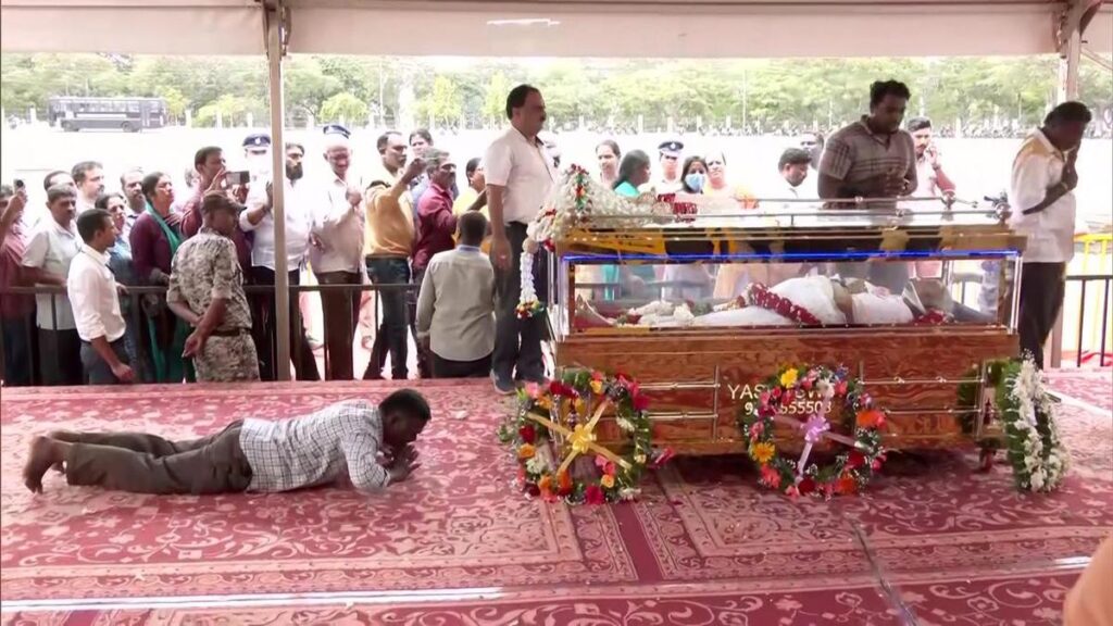 Singer S. Janaki cremated with full state honours in Mysuru as fans, celebrities pay tributes