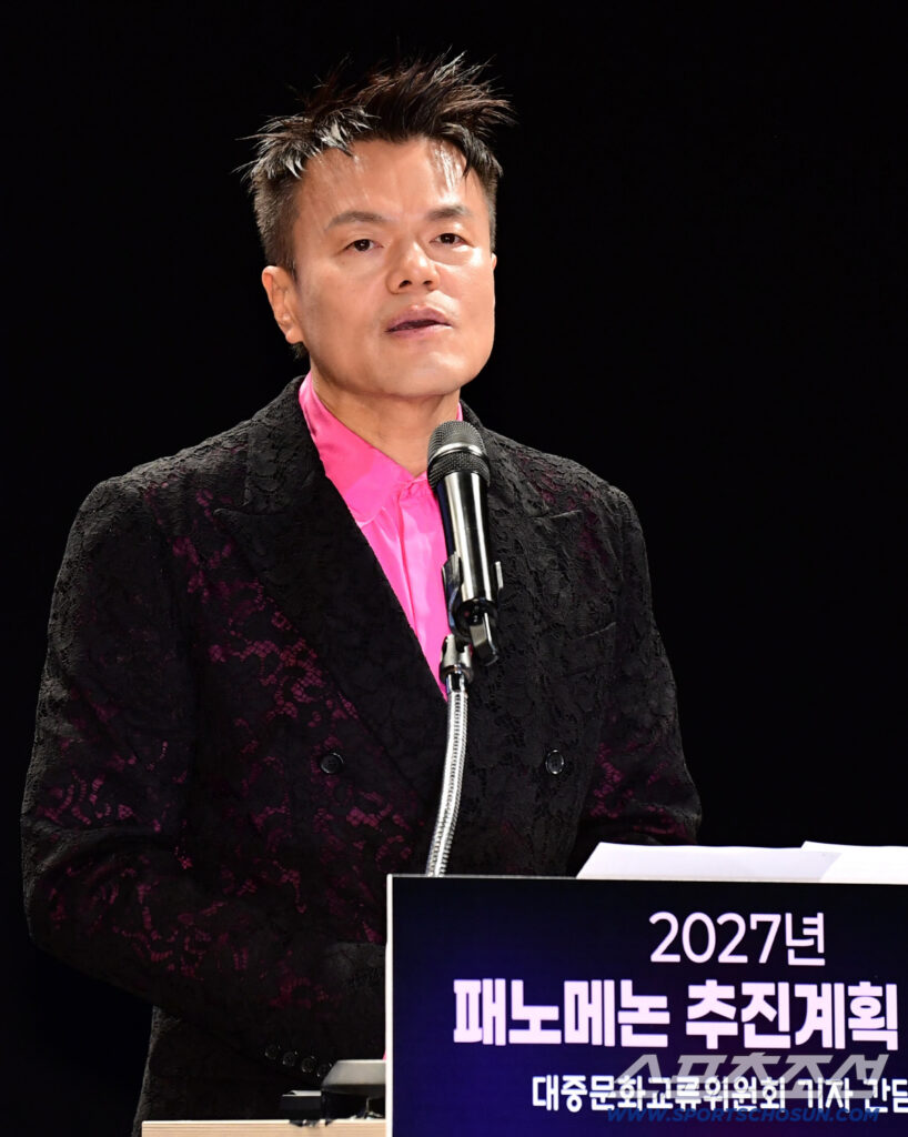 JYP’s Park Jin-young: “We will turn fandom awards into a Korean version of Coachella”