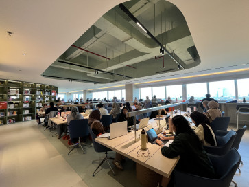 Jakarta library reopens to packed rooms, long queues