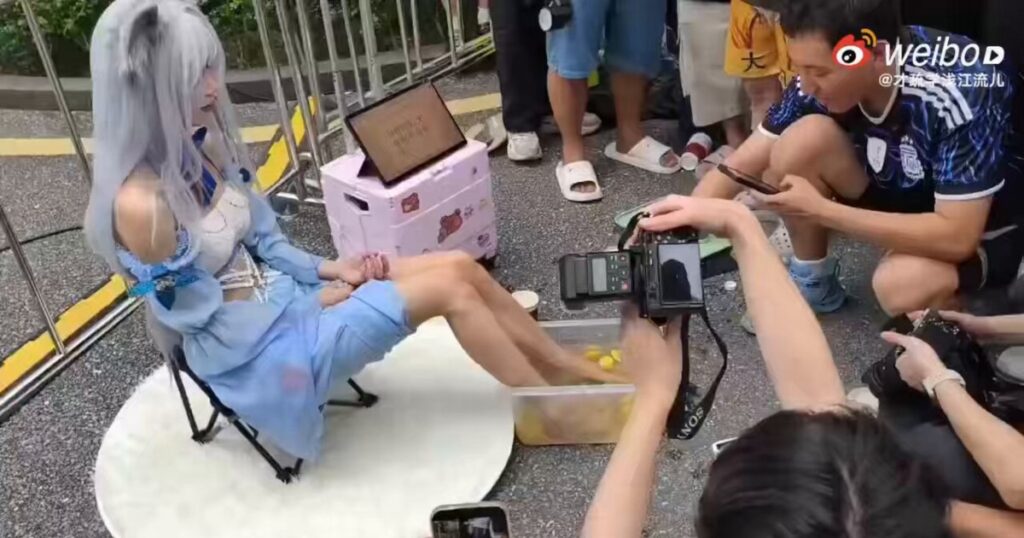  a cup: Chinese cosplayer sells lemonade ‘feet juice’ at convention