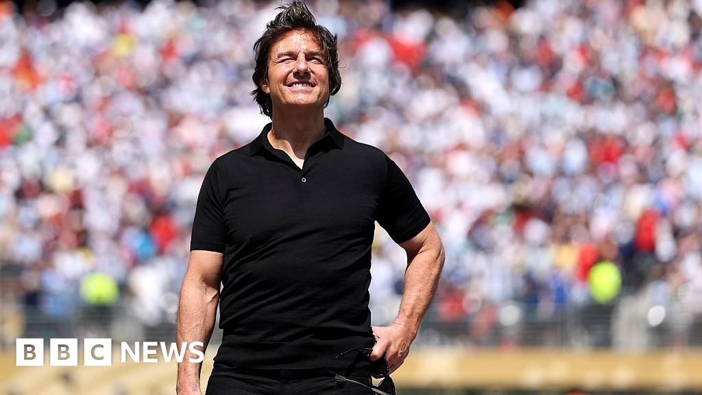 Robbie Williams, Tom Cruise and Jennifer Hudson among stars at World Cup closing ceremony Robbie Williams, Tom Cruise and Jennifer Hudson among stars at World Cup closing ceremony