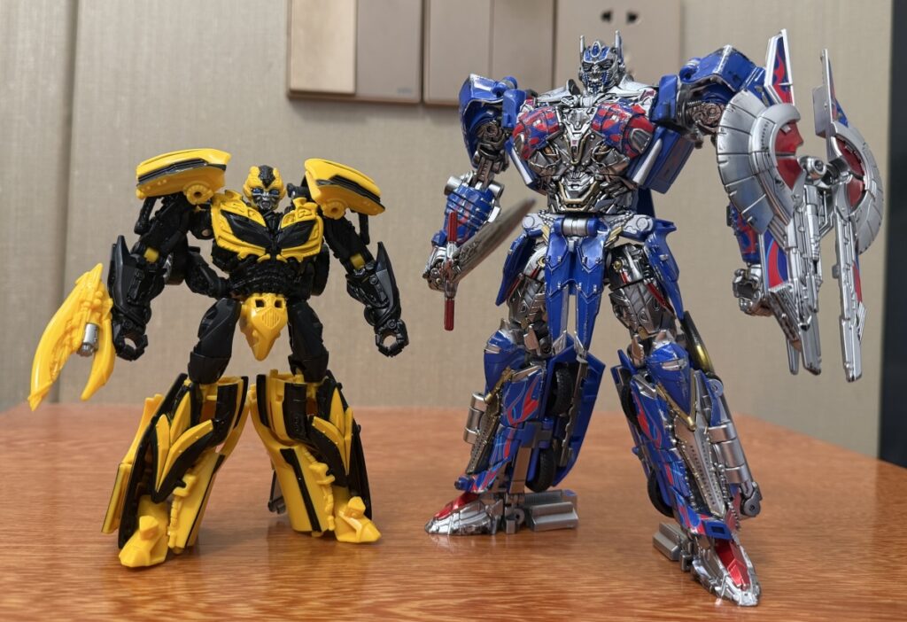 AOE Bumblebee In-Hand Images Of Studio Series Transformers Action Figure AOE Bumblebee In-Hand Images Of Studio Series Transformers Action Figure