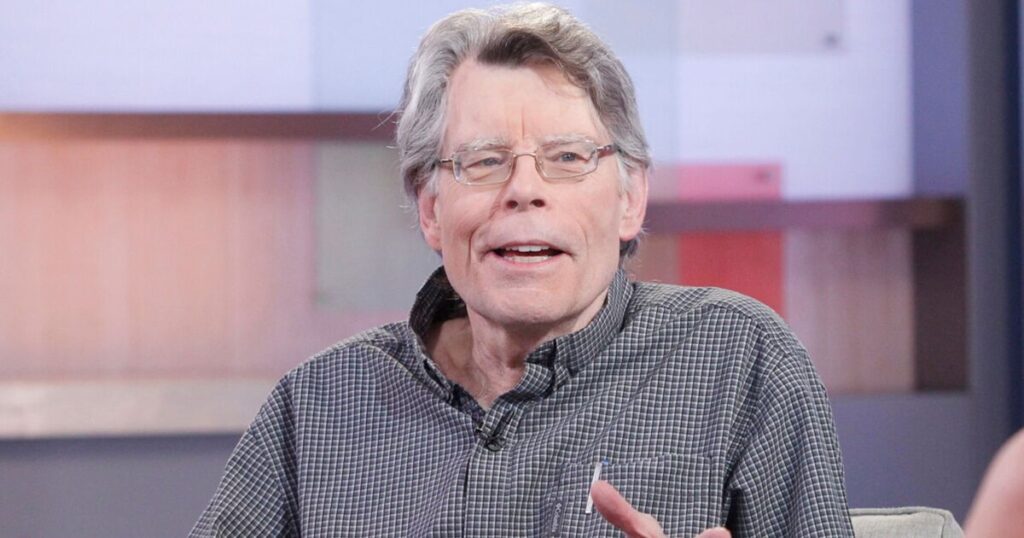 Stephen King’s two-word response to Trump donating his salary speaks volumes