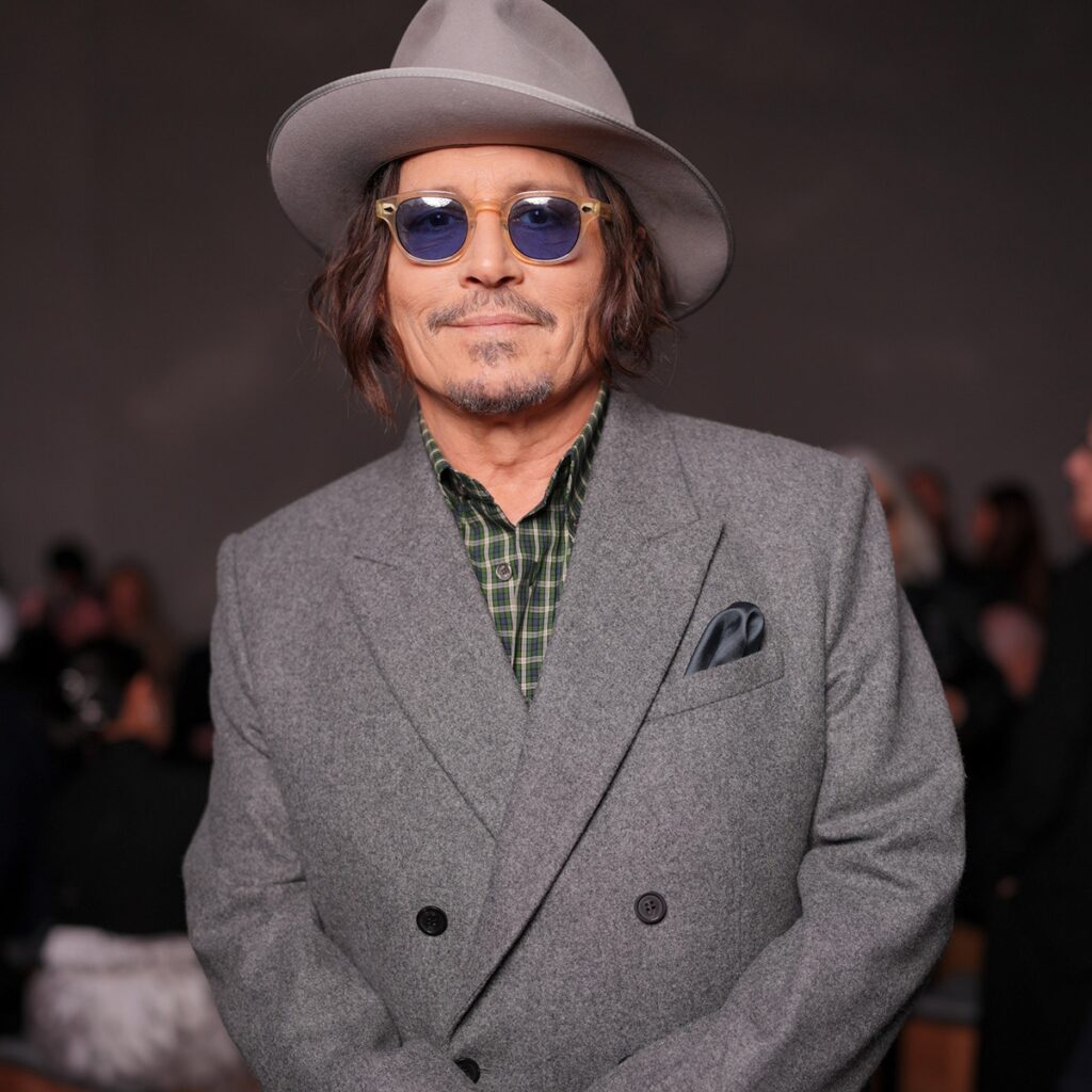 Johnny Depp Looks Unrecognizable Dressed as Ebenezer Scrooge at San Diego Comic