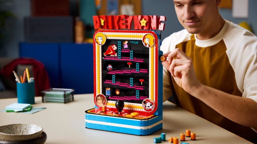 LEGO Goes Retro with New Functioning Donkey Kong Arcade Set