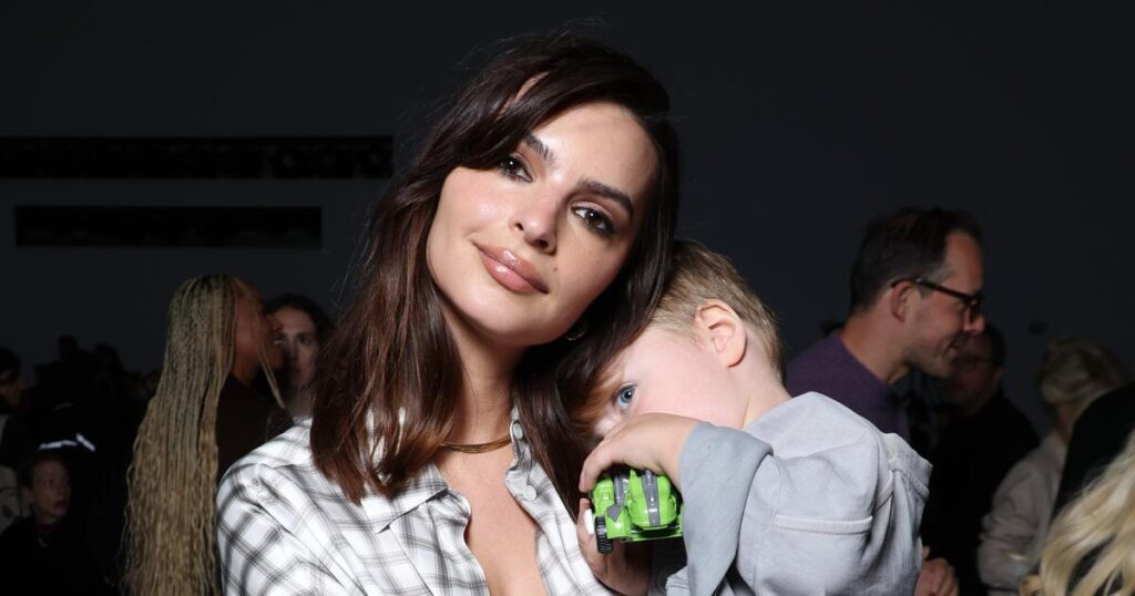 Emily Ratajkowski’s viral essay on sex life as a single mom scores her a seven