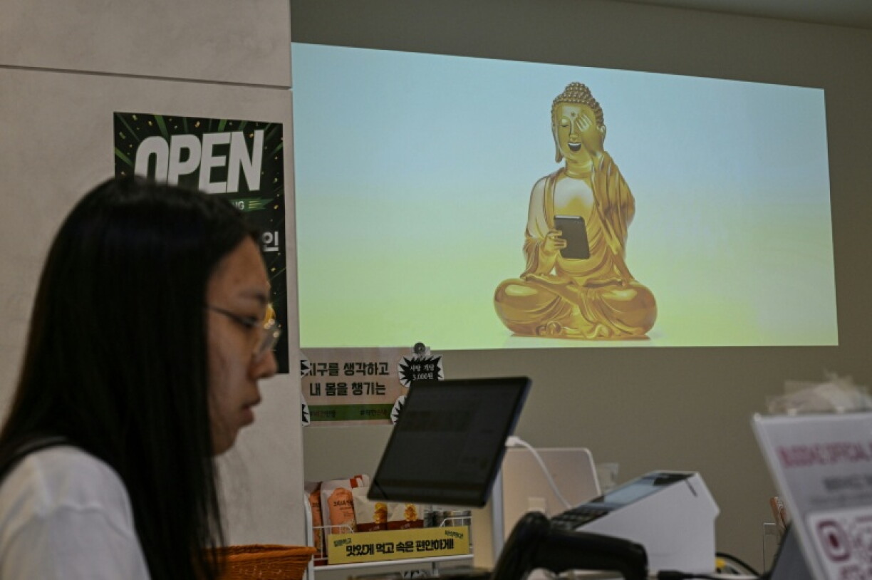 A projection of Buddha using a smart phone, at a souvenir store in Seoul