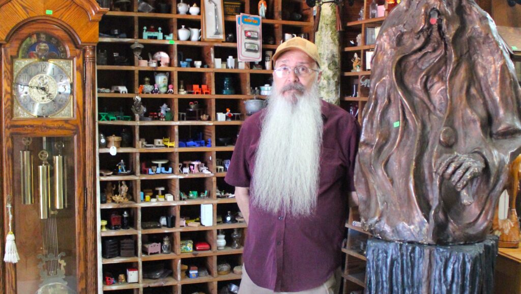 Winter Haven landmark antique dealer auctions off rare collectibles Winter Haven landmark antique dealer auctions off rare collectibles