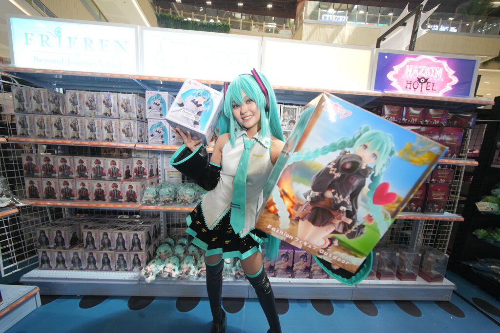 Pop Culture Lovers Found Their Happy Place at This 2-Week Collectors Event Pop Culture Lovers Found Their Happy Place at This 2-Week Collectors Event