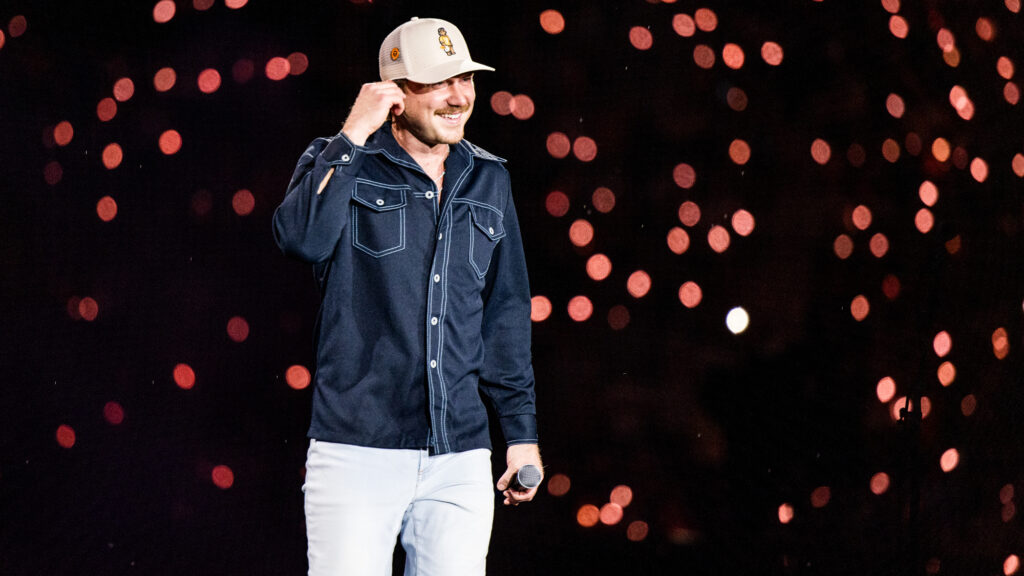 75,000 Fans Belt Out “Mr. Brightside” as Morgan Wallen Embraces Michigan’s Favorite Tradition