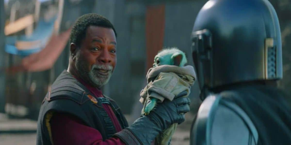 Greef Karga (Carl Weathers) holds Grogu
