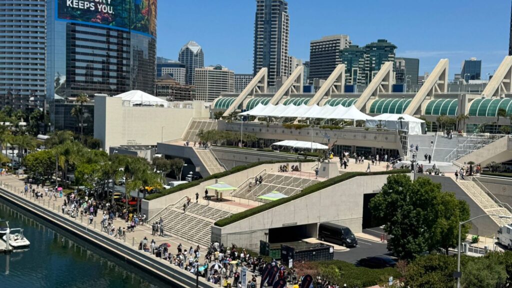 Council Overrules Mayor Over The San Diego Comic