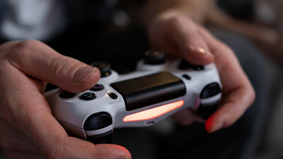 Trending: Sony Patent Reveals Modular Controller With Touchscreen
