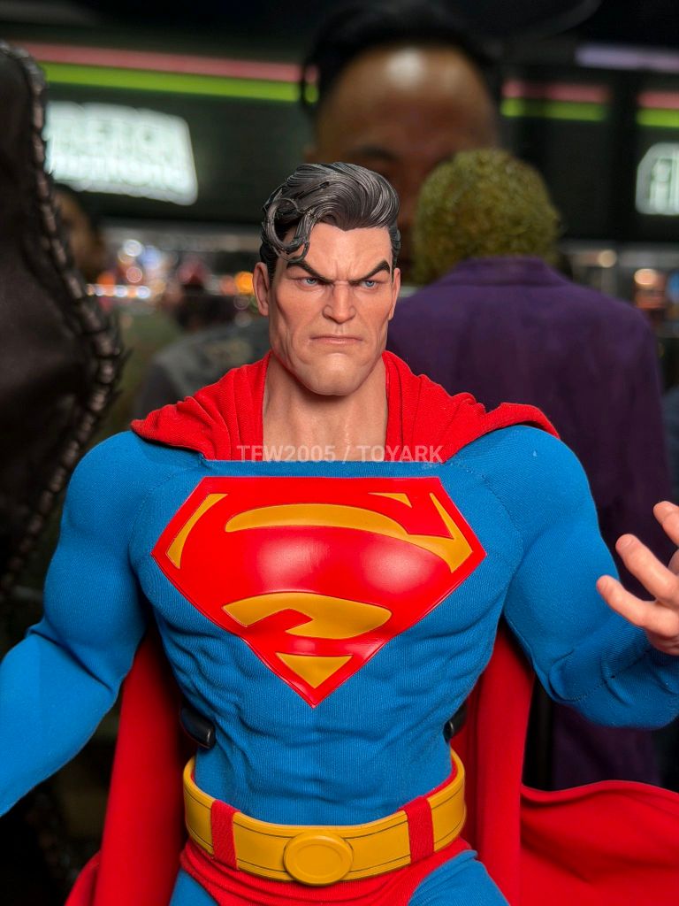 Close-up on the chest and face of the Dark Knight Returns Superman figure, showing a stern expression.