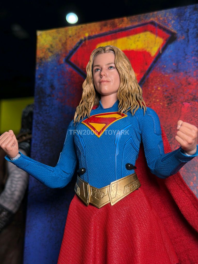 Close-up of the Hot Toys Supergirl (Flash movie) sixth scale figure with fists clenched.