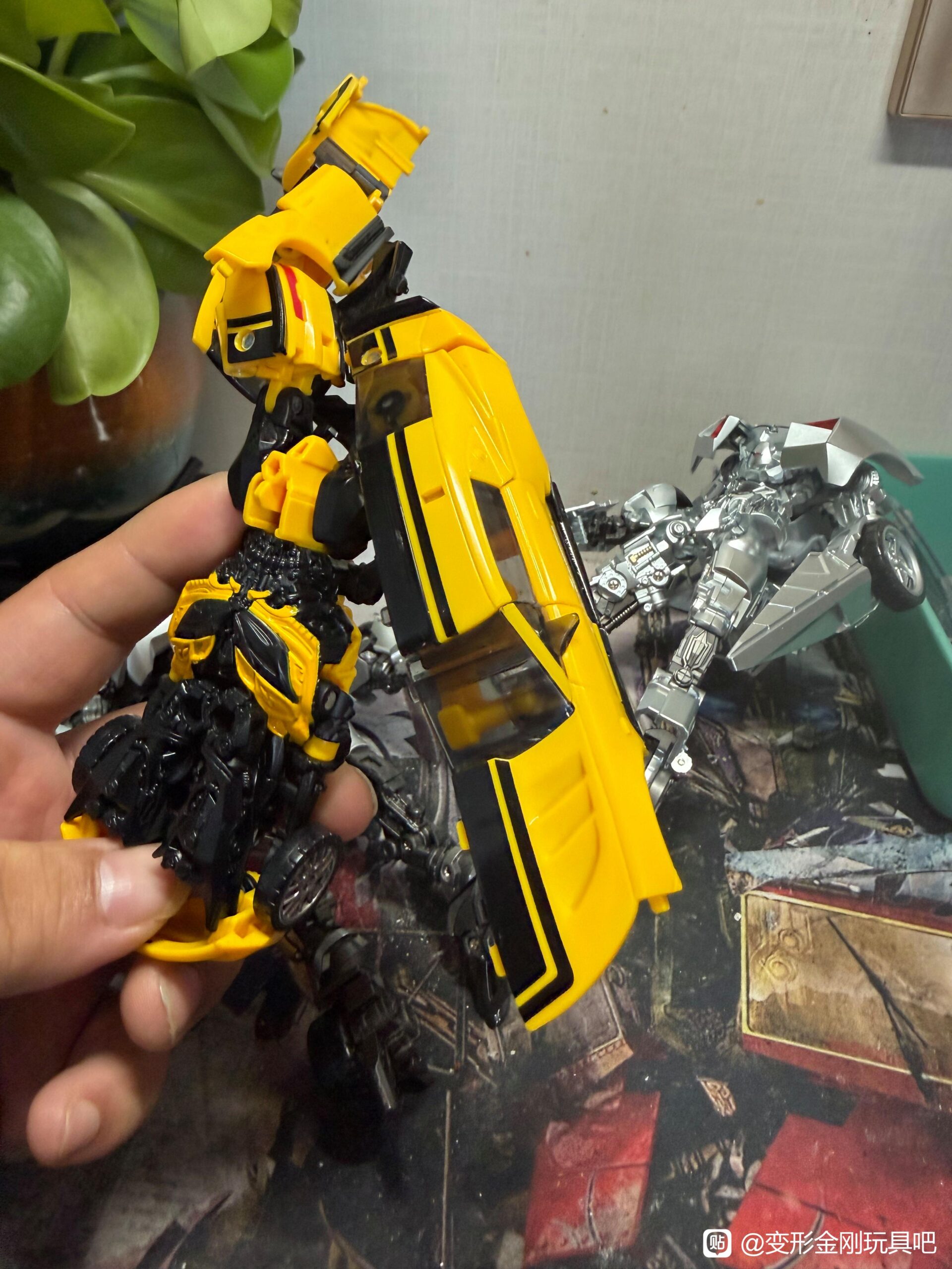 Image of Aoe Bumblebee In Hand Of Studio Series Transformers Action Figure (5 of 9)
