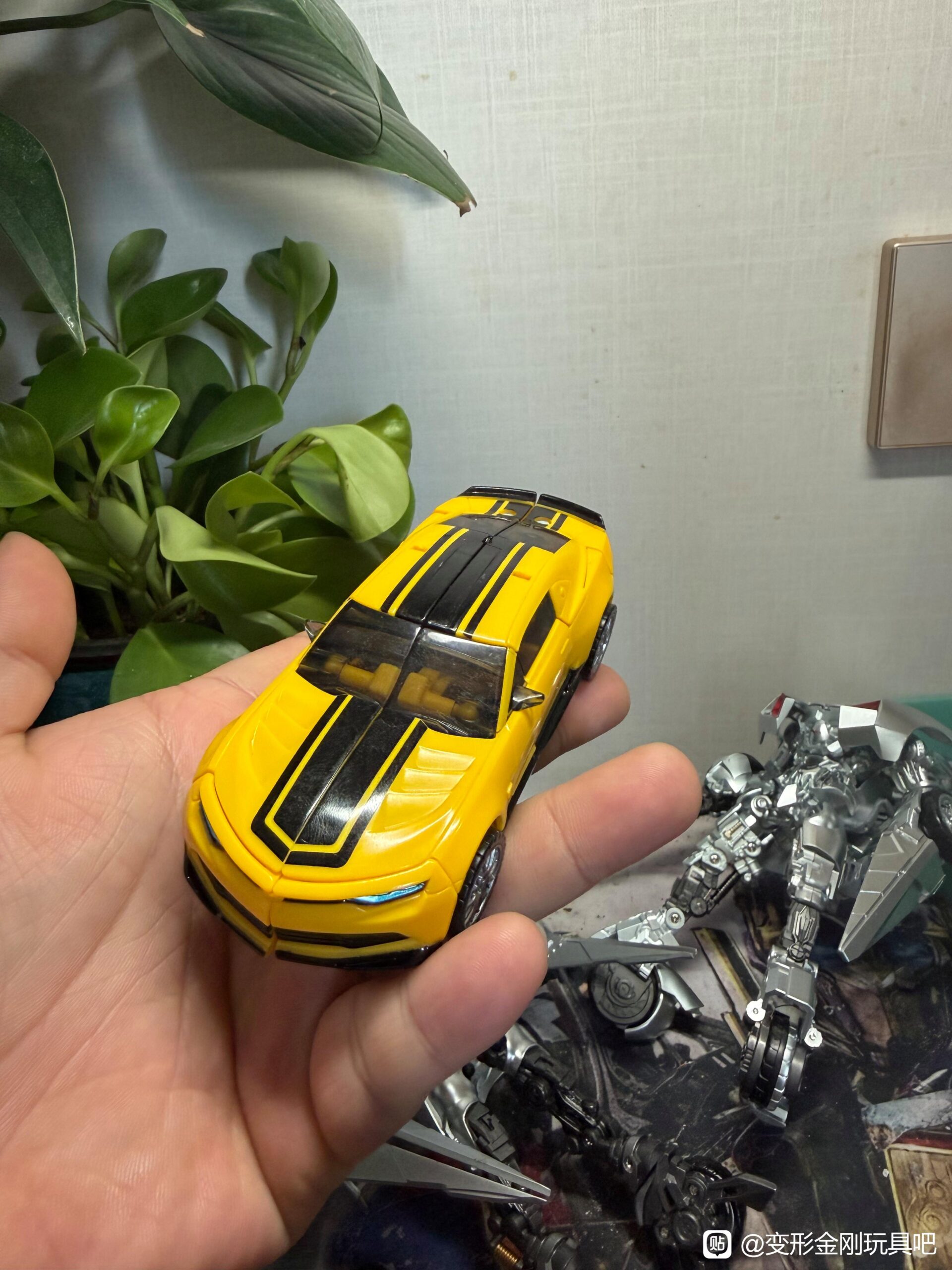 Image of Aoe Bumblebee In Hand Of Studio Series Transformers Action Figure (7 of 9)