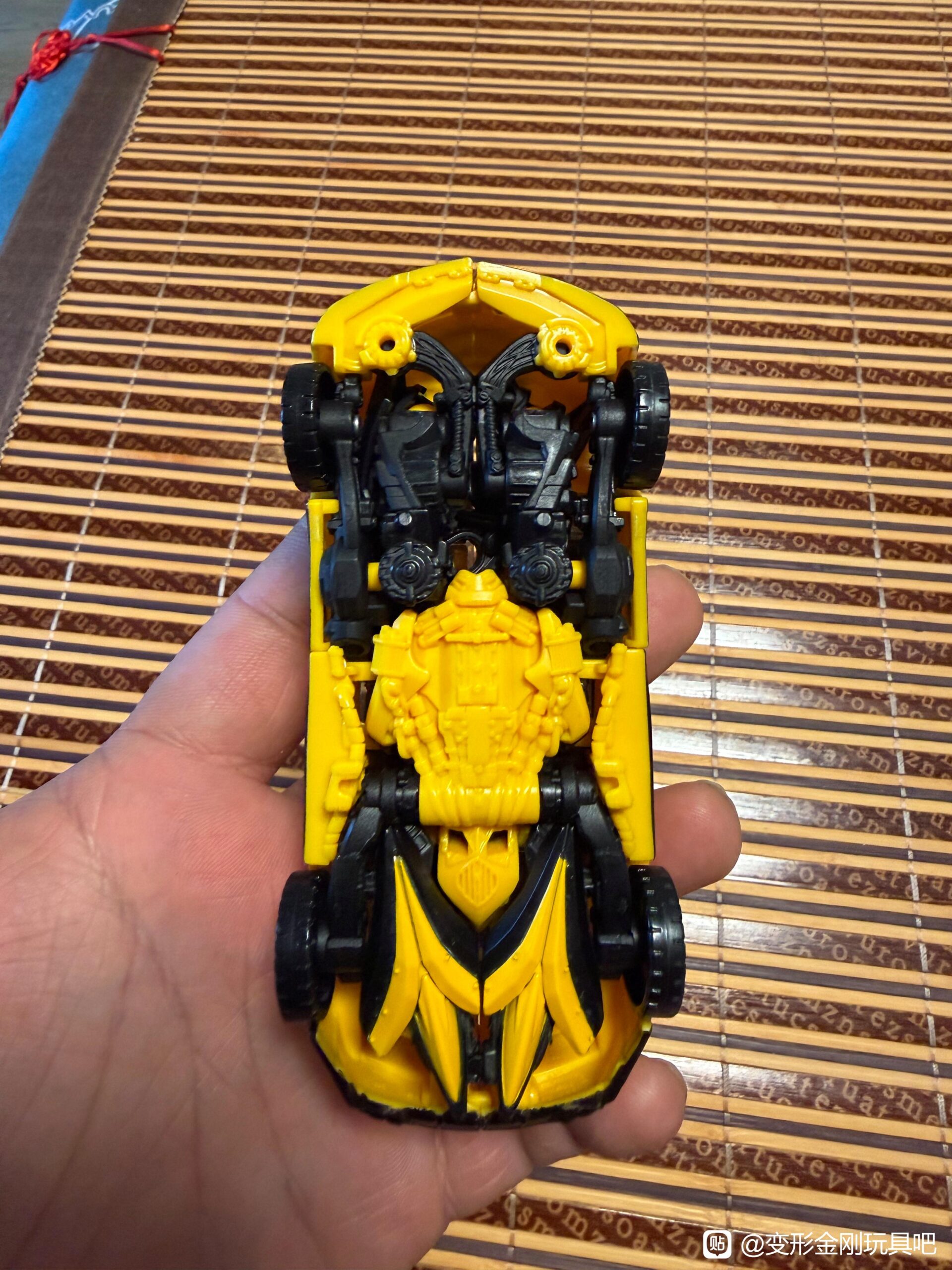 Image of Aoe Bumblebee In Hand Of Studio Series Transformers Action Figure (8 of 9)
