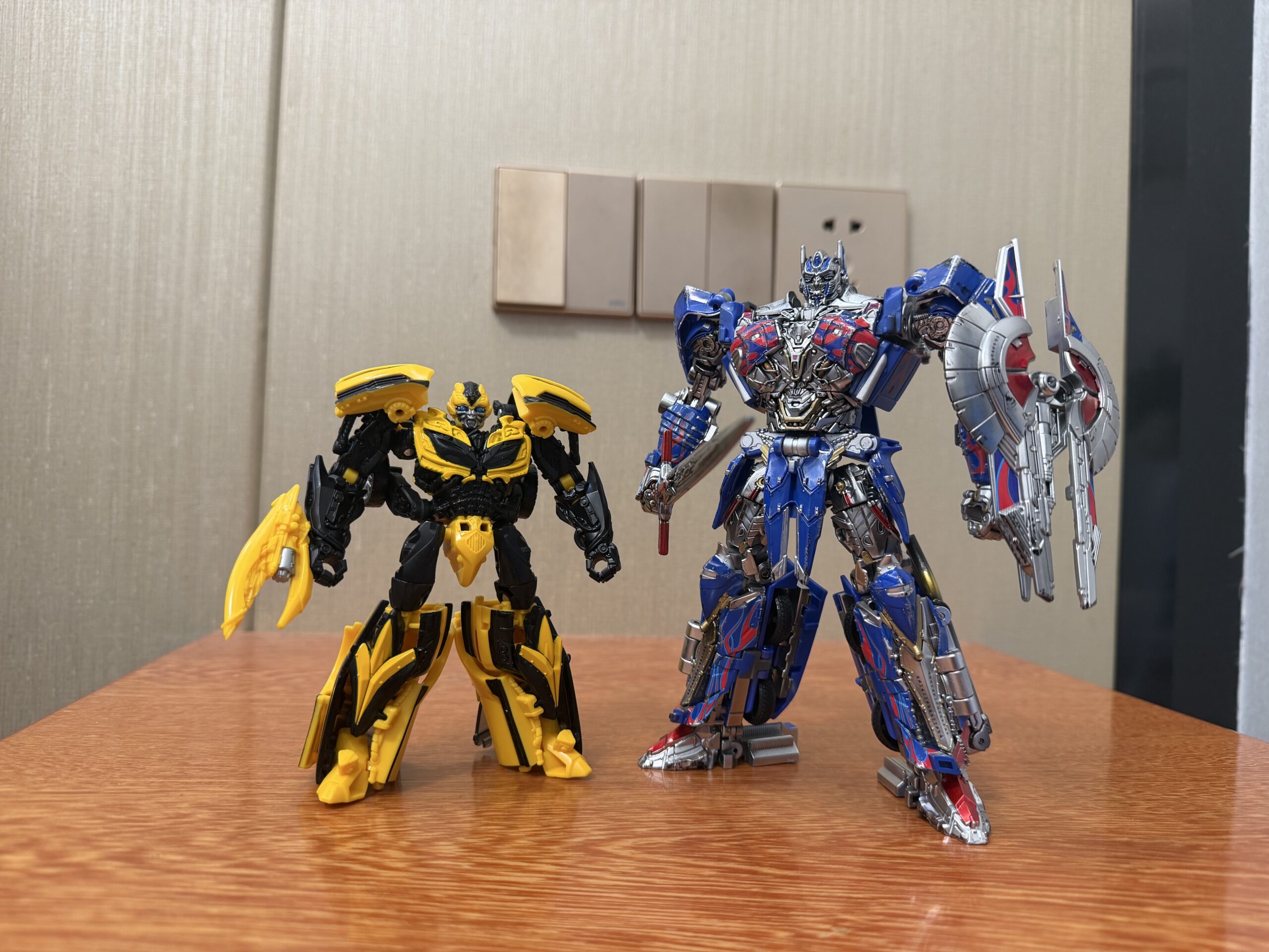 Image of Aoe Bumblebee In Hand Of Studio Series Transformers Action Figure (9 of 9)