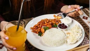 Is it true that eating rice at night makes you gain weight? Here's the explanation from a nutritionist