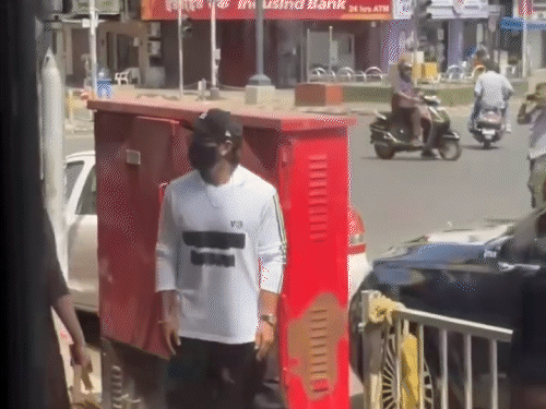 Visits famous dosa restaurant amidst security; couple expecting their second child|Entertainment,Entertainment - Bhaskar English