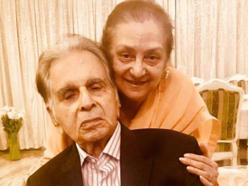 Saira Banu remembers Dilip Kumar on his 5th death anniversary|Entertainment,Entertainment - Bhaskar English