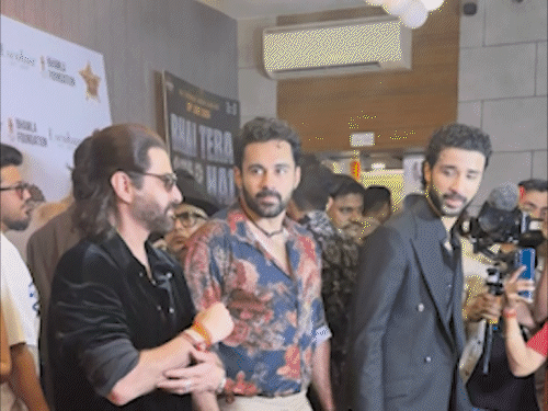 Sanjay Kapoor and Raghav Juyal posed together.