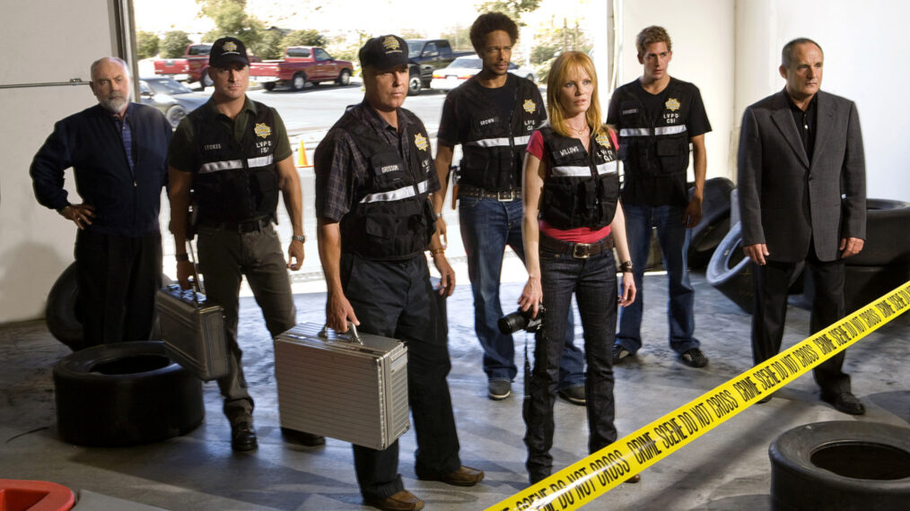 Robert David Hall, George Eads, William Petersen, Gary Dourdan, Marg Helgenberger, Eric Szmanda, and Paul Guilfoyle in 'CSI: Crime Scene Investigation'