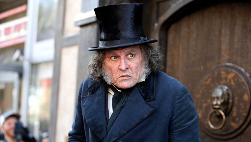 Johnny Depp makes appearance as Ebenezer Scrooge at Comic