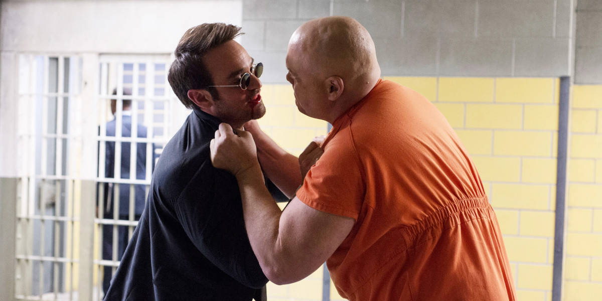 Charlie Cox (left) and Vincent D'Onofrio (right) in 'Daredevil' prison scene