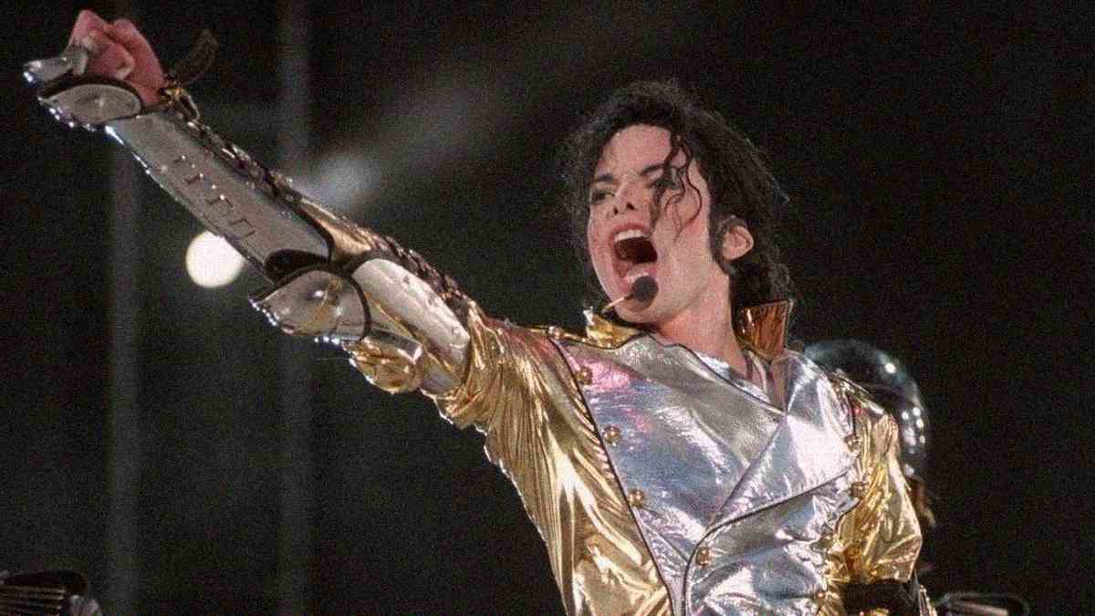 Michael Jackson performing during his iconic pop era