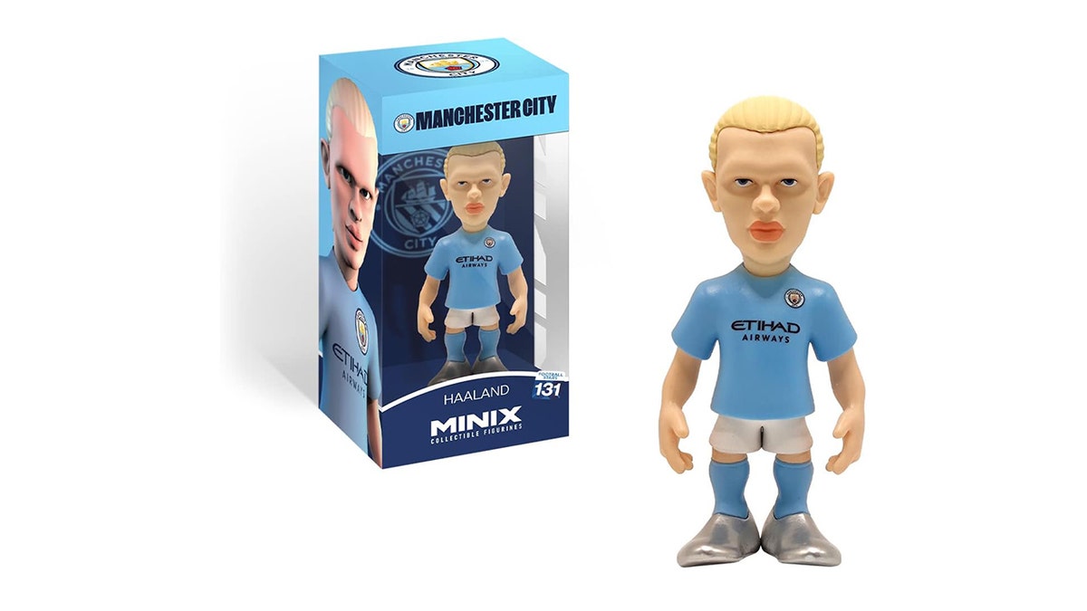 This figurine fits perfectly on your desk.