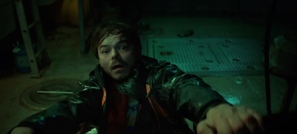 Charlie Heaton as Wade in episode 101 of Below (Netflix)