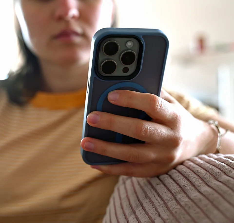 A young woman gazes at her smartphone. Many young people opt for hours online instead of going outside to play sports. Elisa Schu/dpa