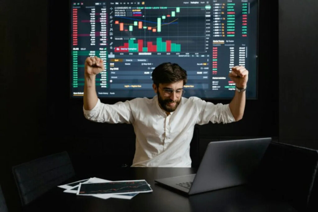 AMC Entertainment (AMC) Rockets 25.8% on Record Revenue in 106 AMC Entertainment (AMC) Rockets 25.8% on Record Revenue in 106