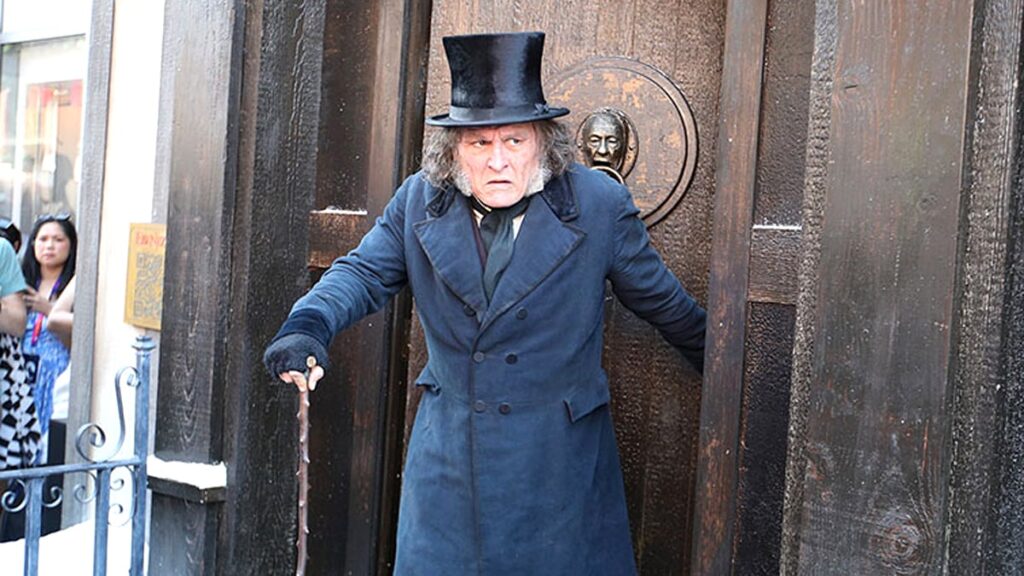 Johnny Depp Appears in Costume as ‘Ebenezer’ to Debut Scrooge Movie Trailer at Comic Johnny Depp Appears in Costume as ‘Ebenezer’ to Debut Scrooge Movie Trailer at Comic