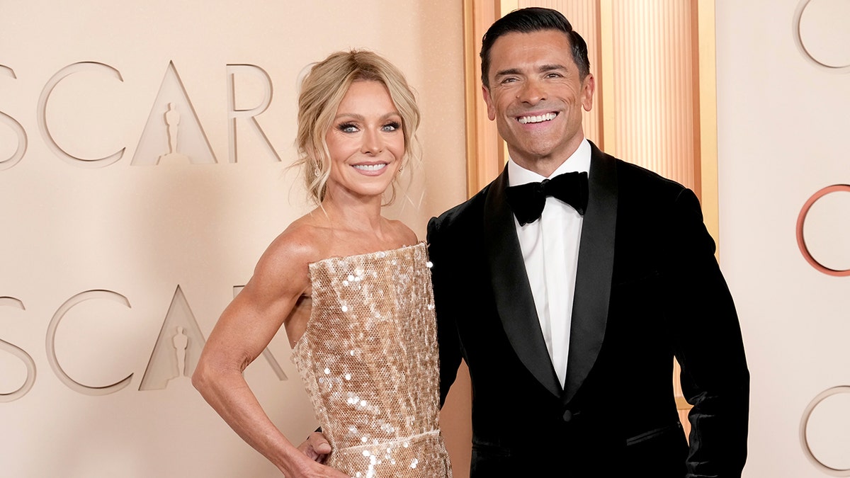 Kelly Ripa and Mark Consuelos on a red carpet