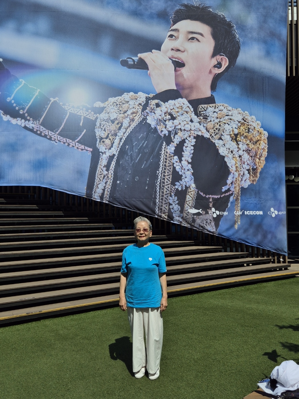 Lim Su-hyun poses with a poster of Lim Young-woong at I'Park Mall in Yongsan-gu, central Seoul in August 2024. (Lim Su-hyun)