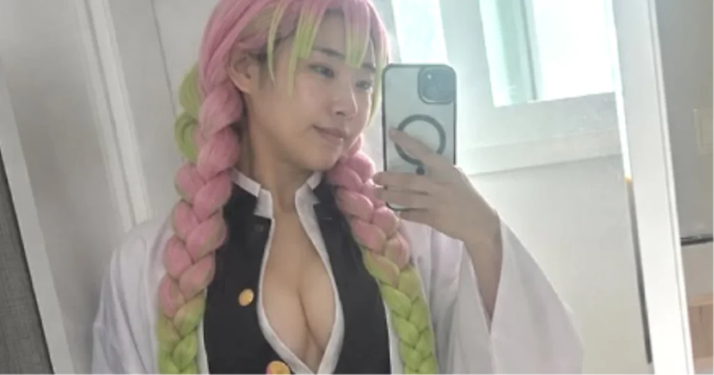 Lee Se-young sparks debate with bold cosplay despite exposure concerns