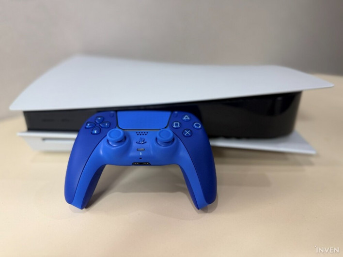 Capturing the PlayStation Icon in Color: DualSense Chroma Blue Capturing the PlayStation Icon in Color: DualSense Chroma Blue