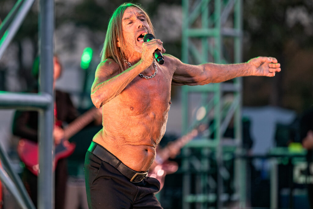 Iggy Pop, 79, gets caged and whisked offstage at Oakland performance Iggy Pop, 79, gets caged and whisked offstage at Oakland performance