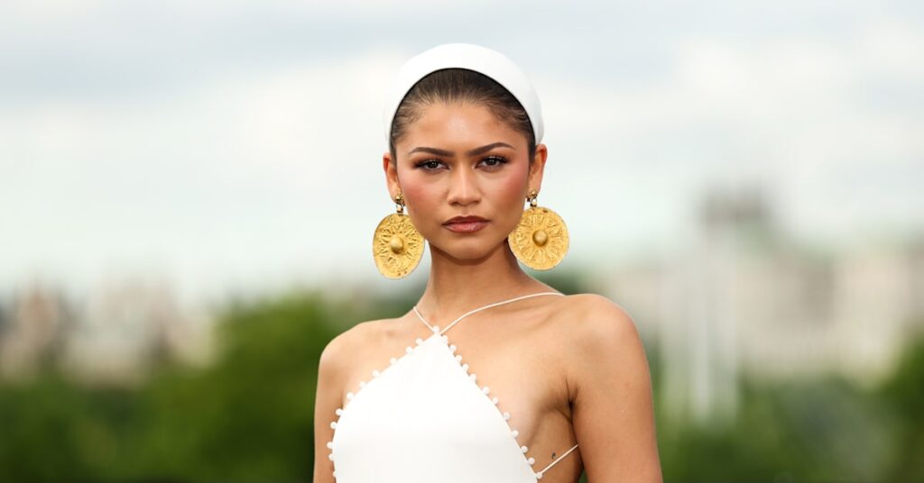 Zendaya’s Faces Backlash for Wearing 3,000-Year-Old Iranian Earrings During ‘The Odyssey’ Press Tour Zendaya’s Faces Backlash for Wearing 3,000-Year-Old Iranian Earrings During ‘The Odyssey’ Press Tour