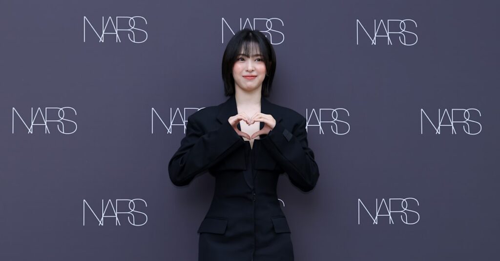 ITZY’s Ryujin Apologizes After Clip of Her Adjusting Jumpsuit Sparks Intense Reaction ITZY’s Ryujin Apologizes After Clip of Her Adjusting Jumpsuit Sparks Intense Reaction