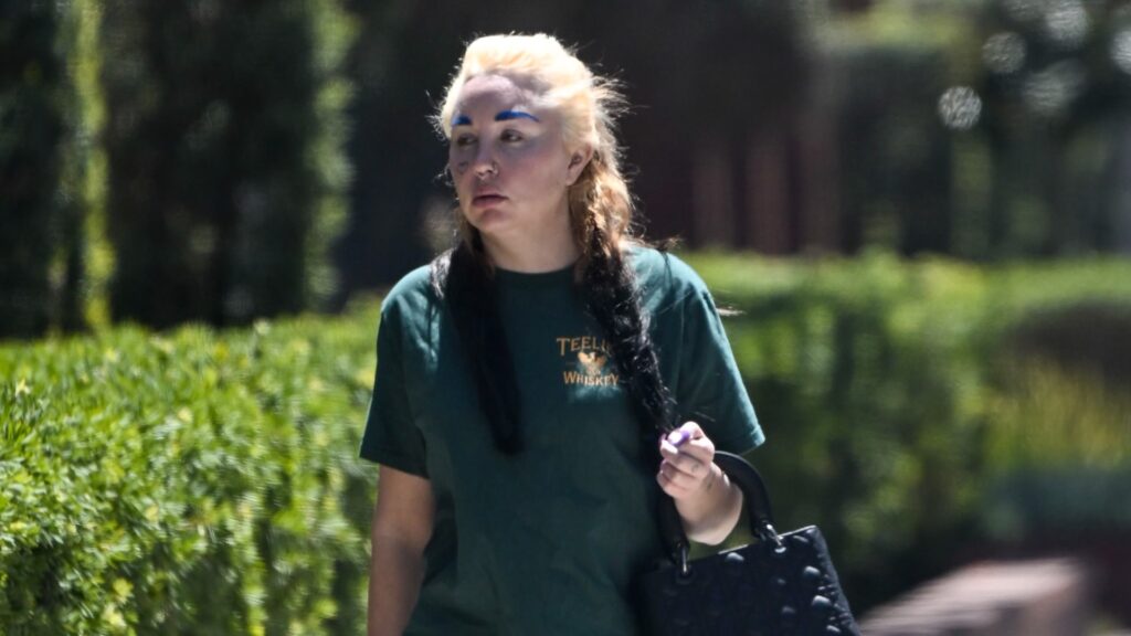 Amanda Bynes Teases Upcoming ‘Super Cute’ Bag Line Amanda Bynes Teases Upcoming ‘Super Cute’ Bag Line