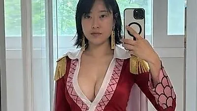 Lee Se-young stuns fans with bold cosplay and striking silhouette