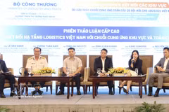 Experts discuss ways to connect Vietnam's logistics sector with global logistics networks at the forum held in Ho Chi Minh City on July 24. (Photo: VNA)